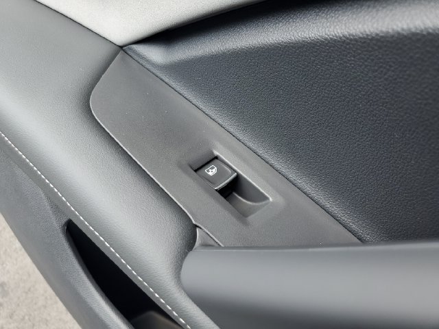 New 2026 Volkswagen Tiguan SE R-Line FWD image 14