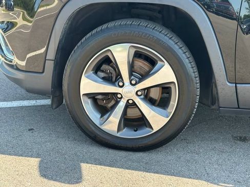 Used 2020 Jeep Cherokee Limited AWD/4WD image 10