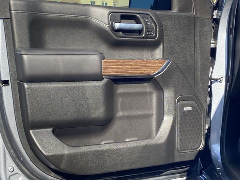 Used 2021 Chevrolet Silverado 1500 High Country w/ Technology Package image 27