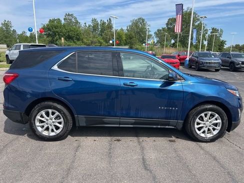 Used 2020 Chevrolet Equinox LT w/ Driver Convenience Package FWD image 4