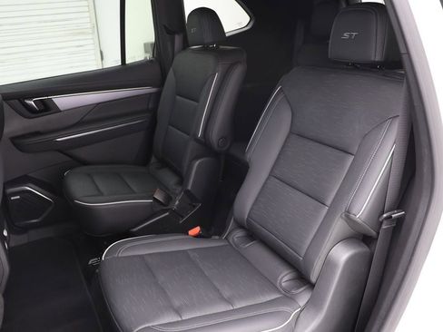 Used 2025 Buick Enclave Sport Touring image 11