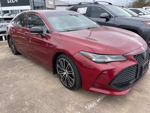 Used 2019 Toyota Avalon Touring image 3