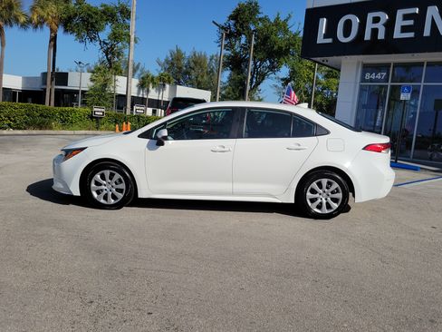 Used 2022 Toyota Corolla LE FWD image 8