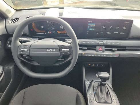 New 2026 Kia K4 LXS image 17