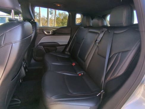 Used 2024 Jeep Compass Latitude image 15