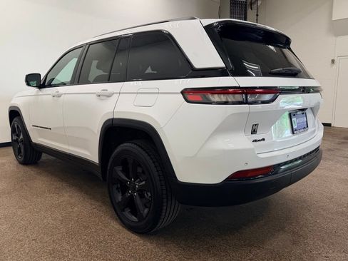 Used 2023 Jeep Grand Cherokee Altitude AWD/4WD image 3