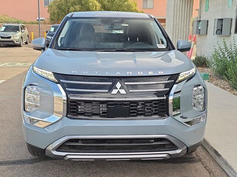 New 2026 Mitsubishi Outlander SE FWD image 2