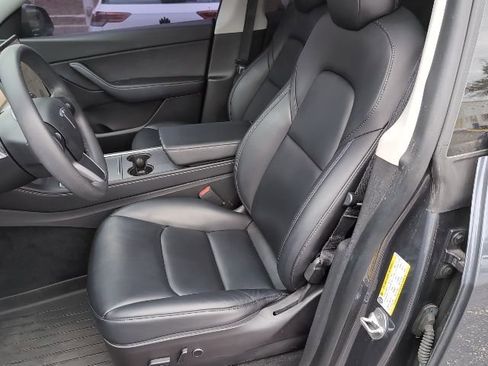 Used 2022 Tesla Model Y Performance image 9