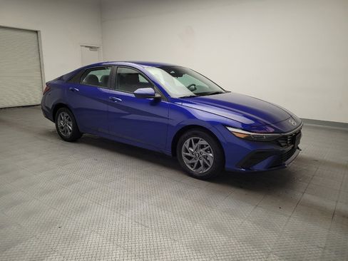 Used 2024 Hyundai Elantra Blue image 11