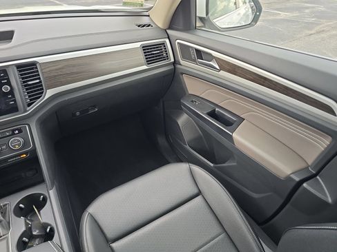Used 2021 Volkswagen Atlas SE FWD image 12