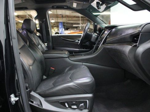 Used 2020 Cadillac Escalade ESV Platinum image 20