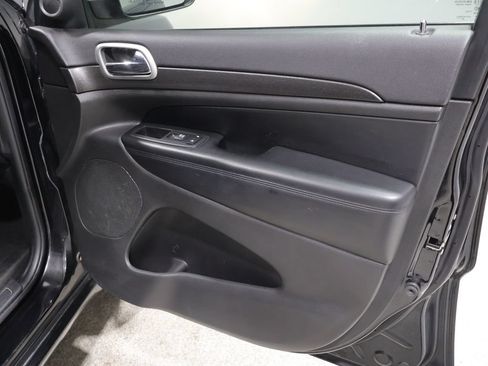 Used 2018 Jeep Grand Cherokee Altitude AWD/4WD image 25