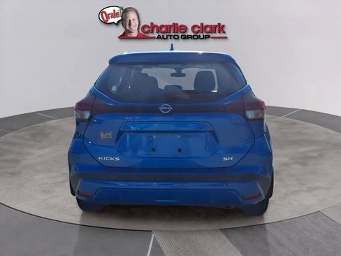 Used 2023 Nissan Kicks SR image 4