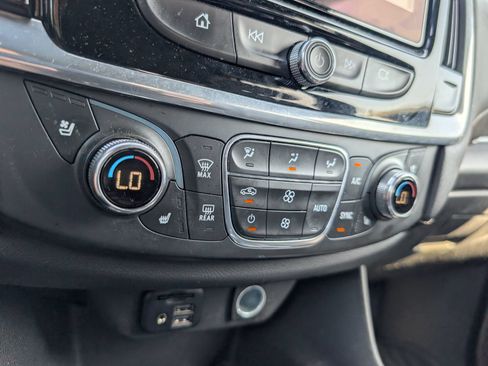 Used 2022 Chevrolet Traverse Premier w/ Redline Edition FWD image 11