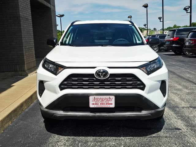 Used 2021 Toyota RAV4 LE AWD/4WD image 2