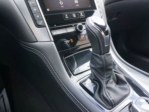 Used 2018 INFINITI Q60 3.0t Luxe RWD image 38