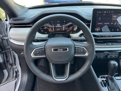 Used 2025 Jeep Compass Limited AWD/4WD image 29
