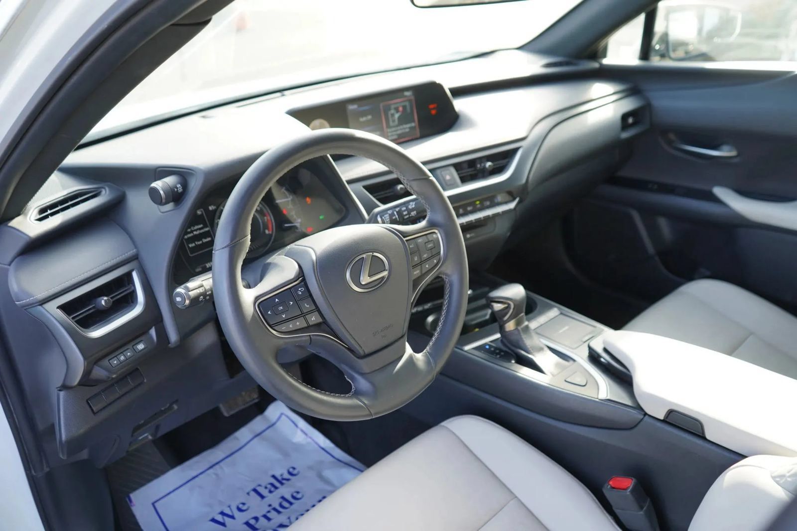 Used 2019 Lexus UX 200 FWD image 8