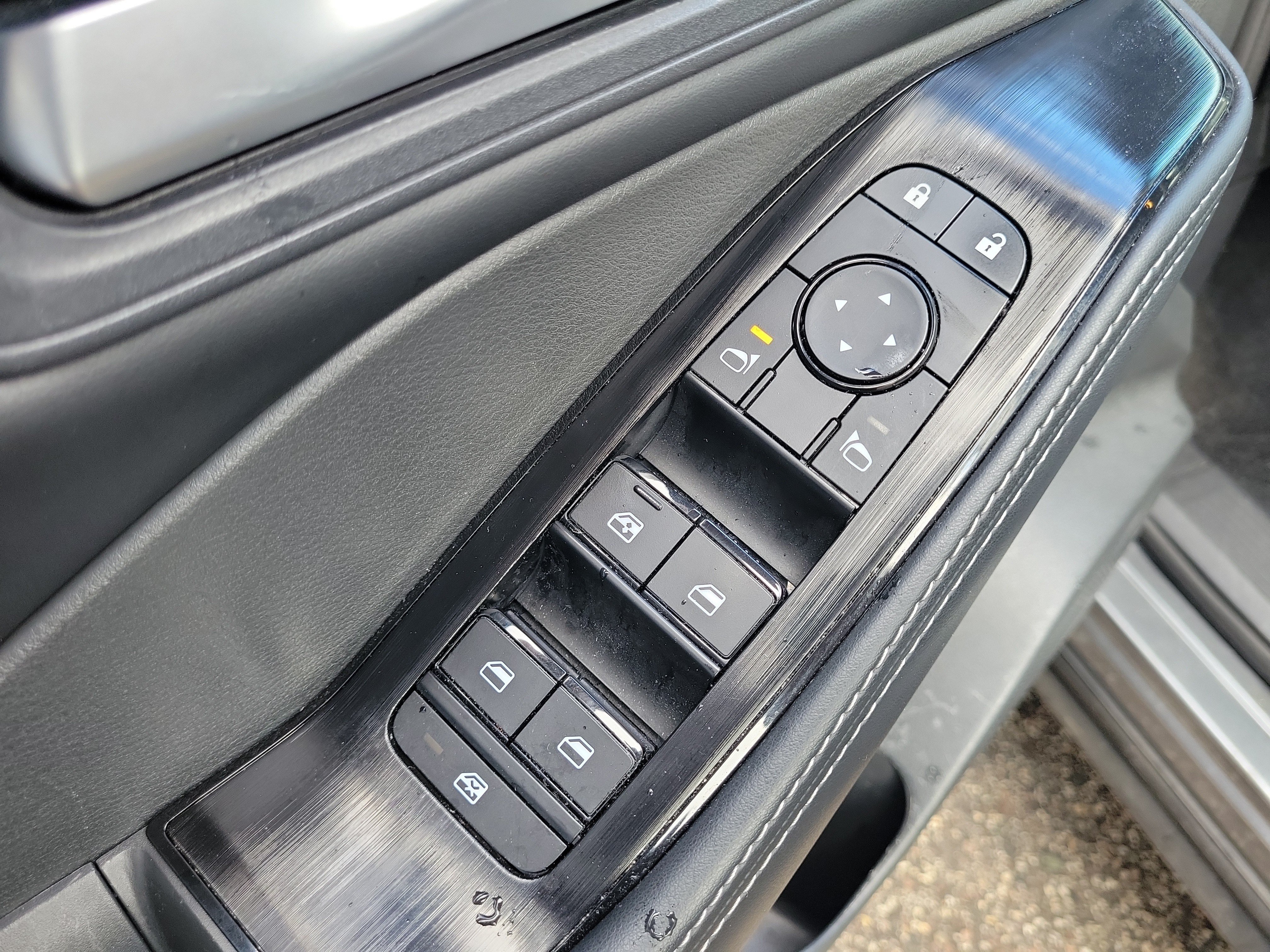 Certified 2025 Nissan Rogue SV w/ SV Premium Package FWD image 11