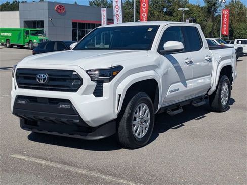 Certified 2025 Toyota Tacoma SR5 image 7