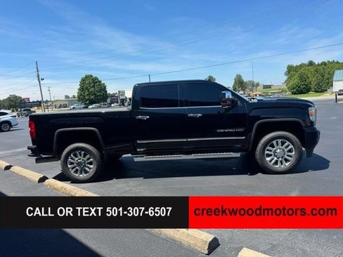 Used 2019 GMC Sierra 2500 Denali w/ Duramax Plus Package AWD/4WD image 7