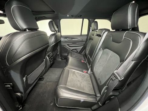 Used 2024 Jeep Grand Cherokee Altitude image 5