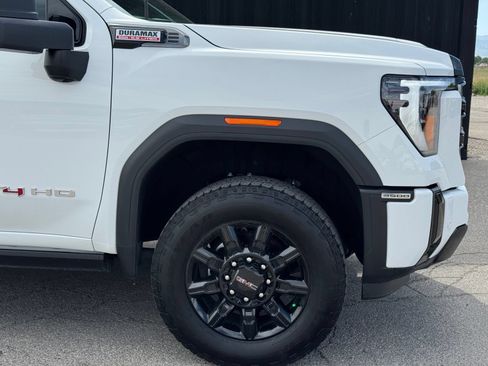 Used 2025 GMC Sierra 3500 AT4 w/ AT4 Premium Plus Package AWD/4WD image 4