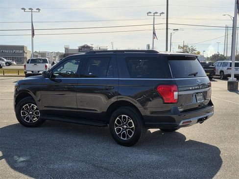 Used 2024 Ford Expedition XLT image 4