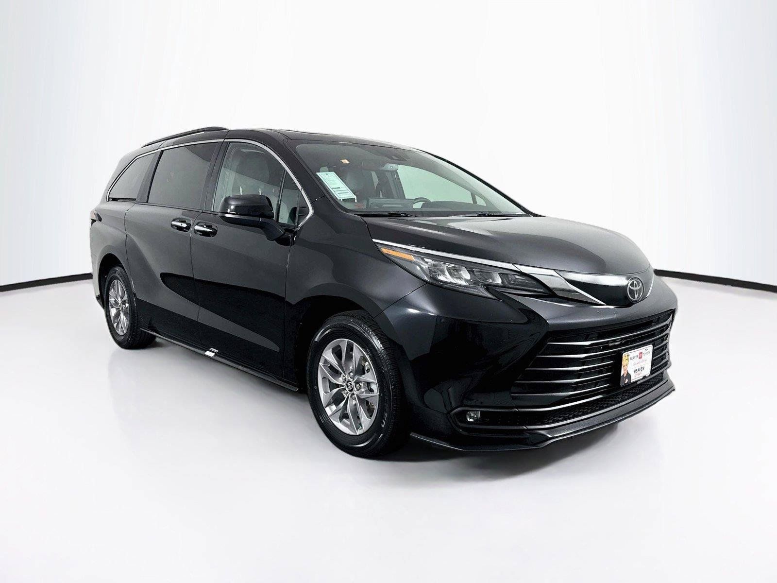 Certified 2026 Toyota Sienna XLE FWD image 10