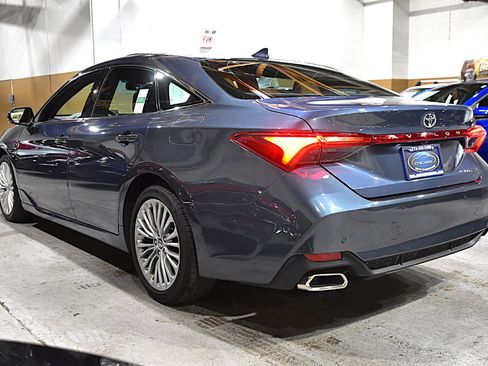 Used 2019 Toyota Avalon Limited image 11