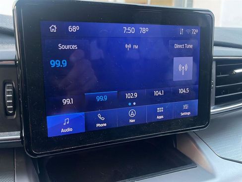 Used 2022 Ford Explorer XLT w/ Equipment Group 202A AWD/4WD image 8