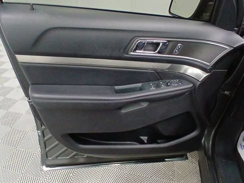 Used 2019 Ford Explorer XLT AWD/4WD image 12