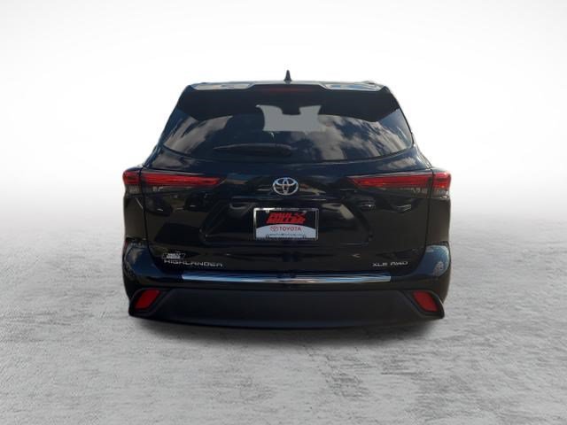 Used 2023 Toyota Highlander XLE AWD/4WD image 6