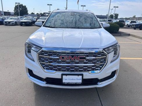 Used 2024 GMC Terrain Denali image 8
