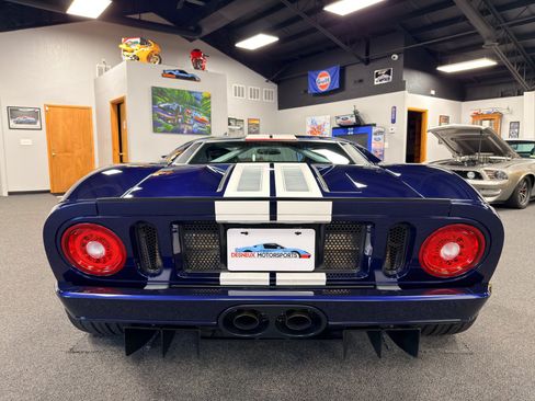 Used 2006 Ford GT RWD image 3