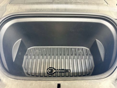 Used 2021 Tesla Model Y Long Range AWD/4WD image 36