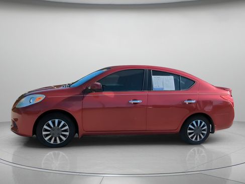 Used 2014 Nissan Versa SV FWD image 12