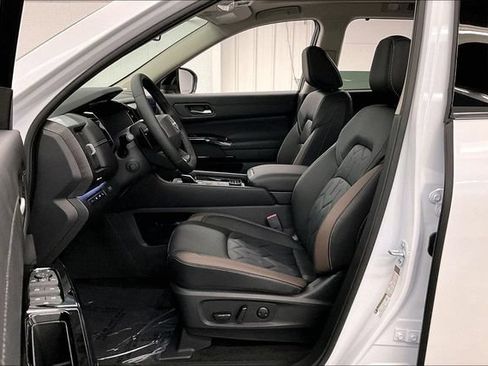 New 2026 Nissan Pathfinder Platinum w/ Lighting Package AWD/4WD image 10