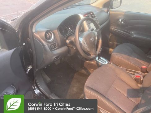 Used 2019 Nissan Versa SV FWD image 4