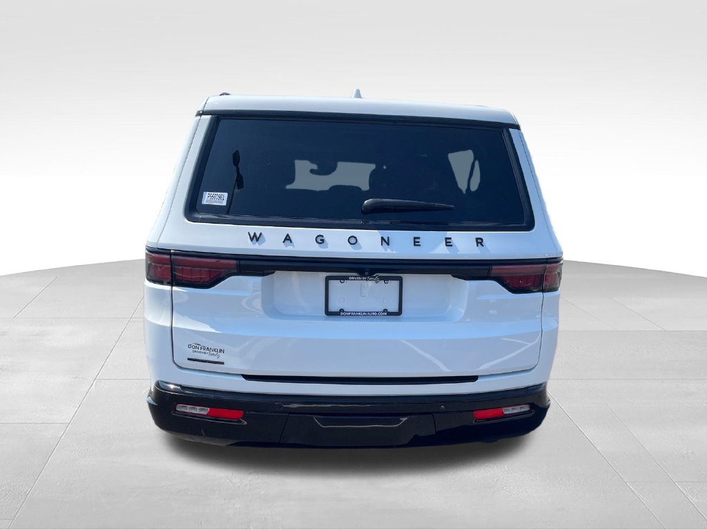 Used 2023 Jeep Wagoneer L Series II AWD/4WD image 4