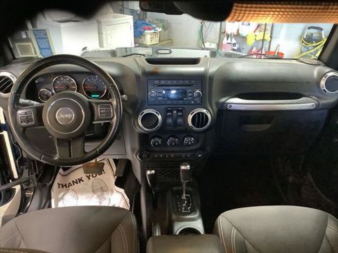 Certified 2018 Jeep Wrangler Sahara w/ Connectivity Group AWD/4WD image 20