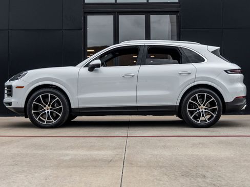 New 2025 Porsche Cayenne AWD/4WD image 2