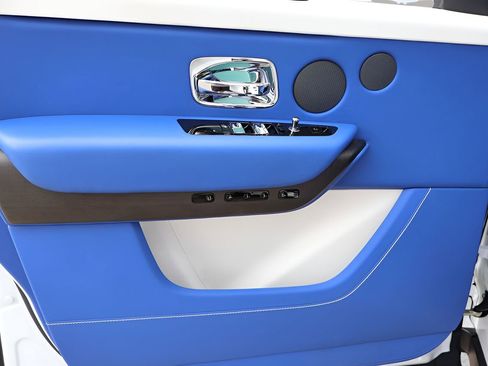 Certified 2023 Rolls-Royce Cullinan AWD/4WD image 12