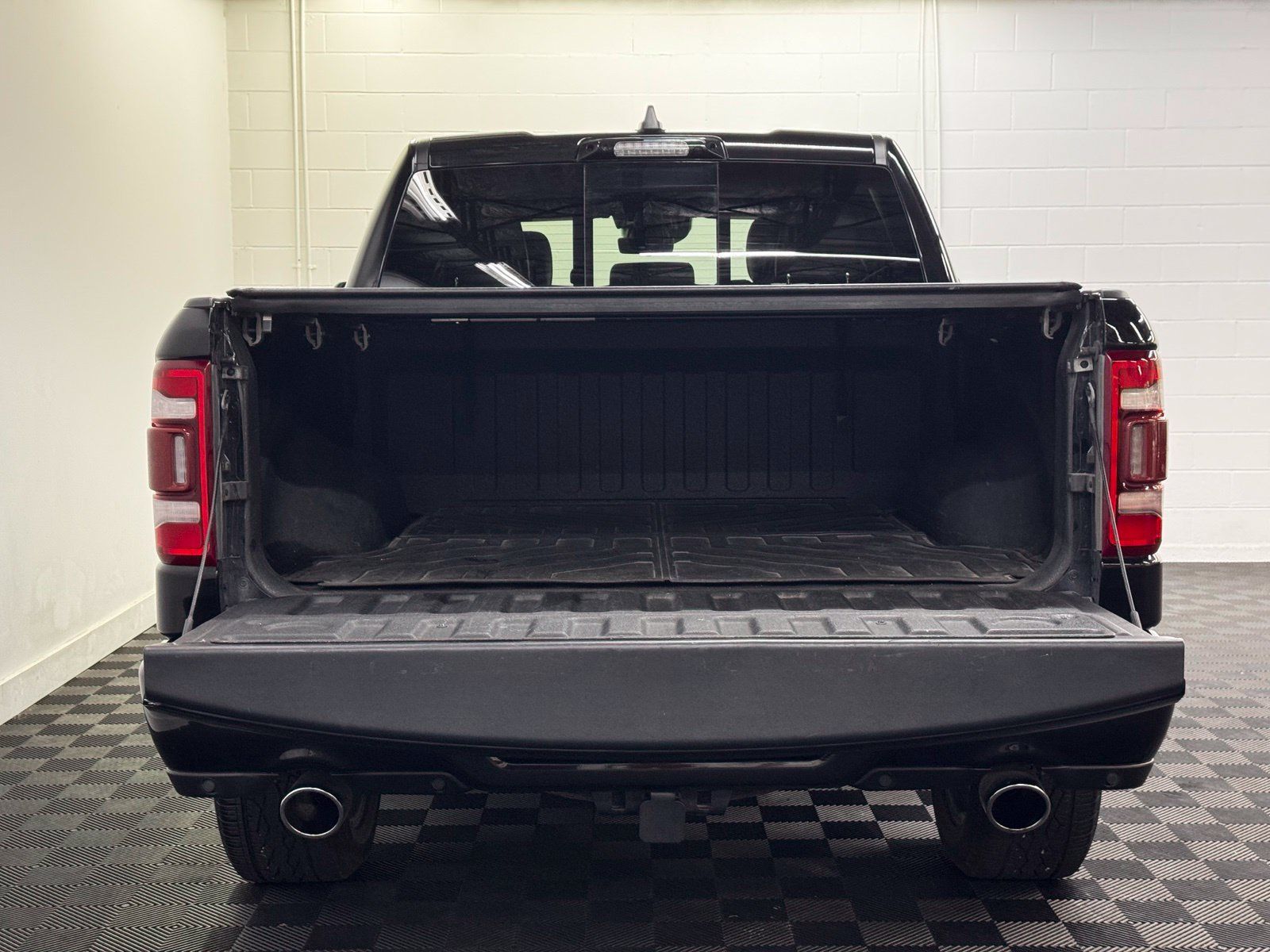 Used 2023 RAM 1500 Laramie AWD/4WD image 38