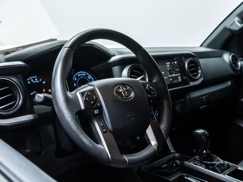 Used 2019 Toyota Tacoma TRD Sport image 13