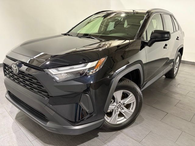 Used 2025 Toyota RAV4 LE AWD/4WD image 1