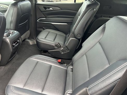 Used 2025 Chevrolet Traverse LT AWD/4WD image 18
