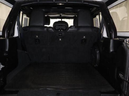 Used 2018 Jeep Wrangler Unlimited Sahara w/ Cold Weather Group image 16