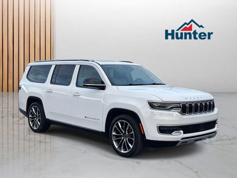 Used 2023 Jeep Wagoneer L Series III w/ Premium Group I image 1