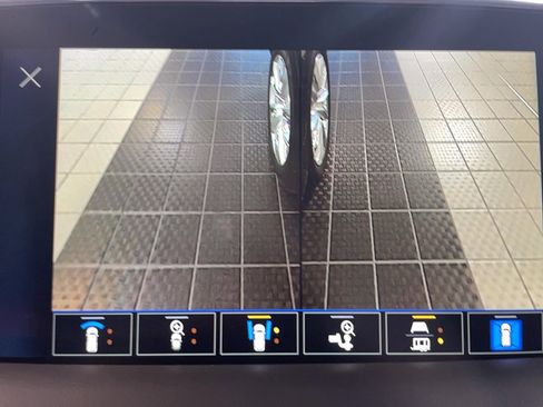 Used 2024 Chevrolet Suburban High Country image 13